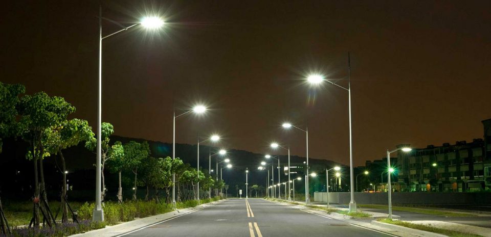 Hệ thống bóng đèn đường LED chiếu sáng tạo sự an toàn và thẩm mỹ cao cho đô thị