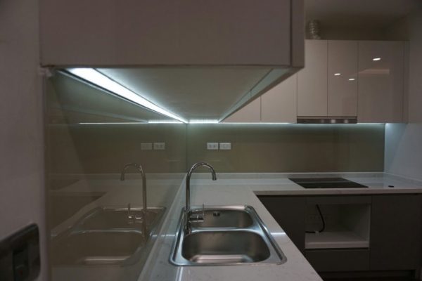 Mẫu đèn thông minh cho tủ bếp 2